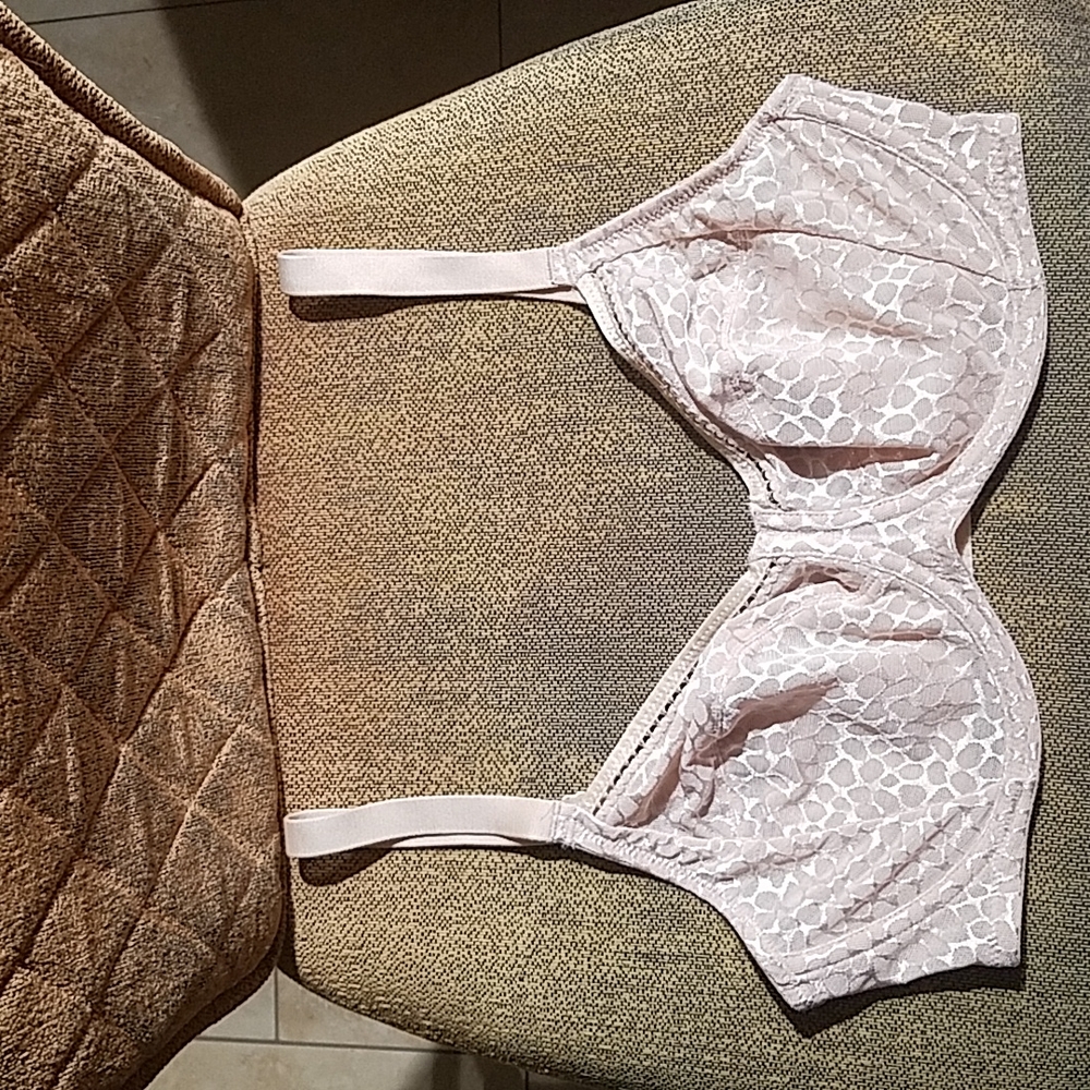 Wacoal Alluring Full Figure Underwire Tan Lace Bra